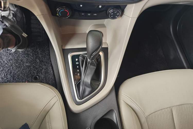 Used Buick GT 2017 15N Automatic Elite Version Gear Lever