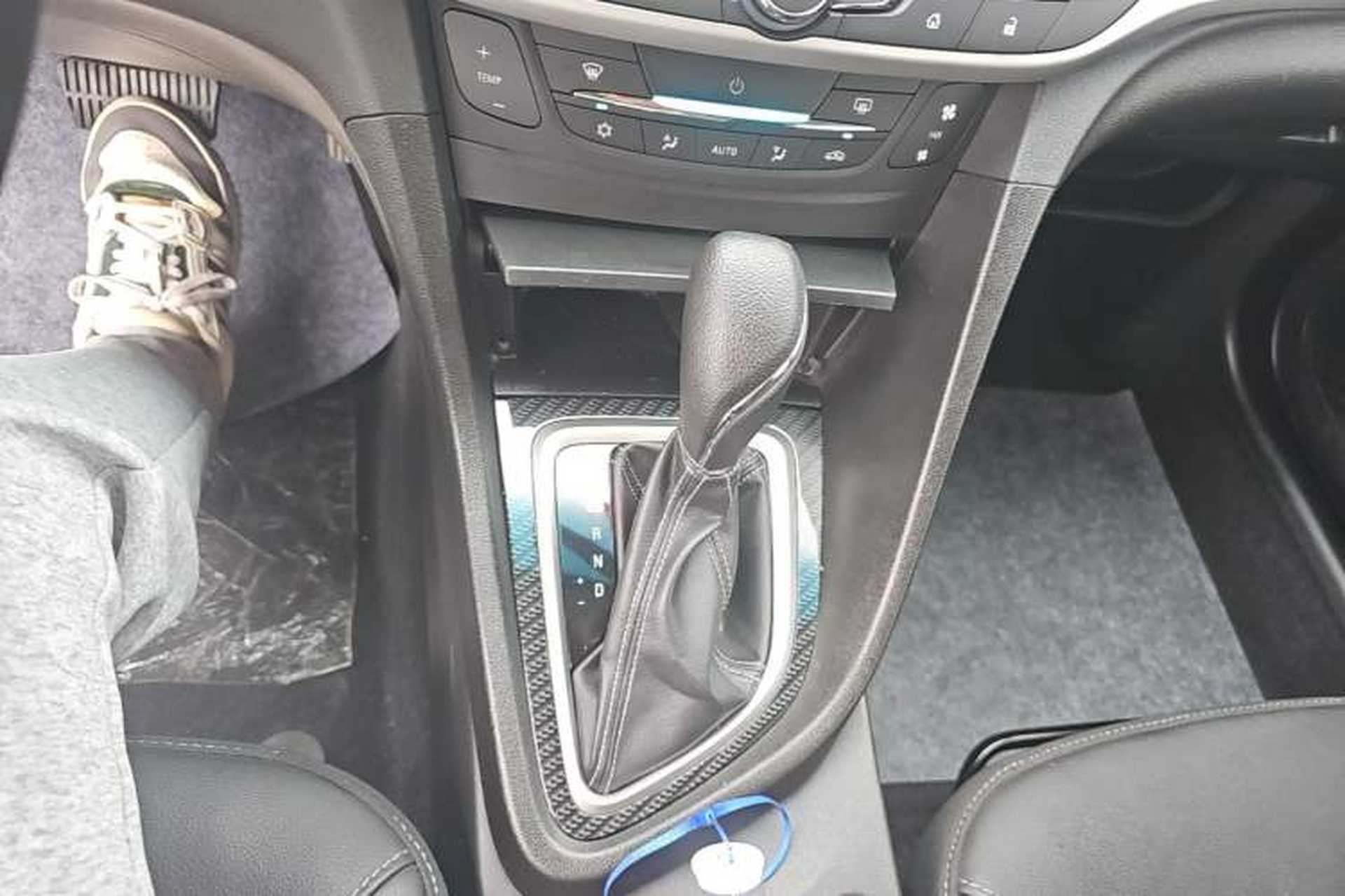 Used Buick GT 2017 15N Automatic Deluxe Edition Gear Lever
