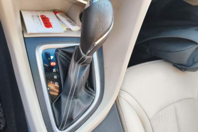 Used Buick GT 2017 15N Automatic Elite Version Gear Lever