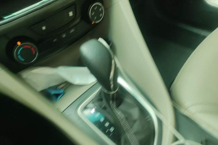 Used Buick GT 2017 15N Automatic Elite Version Gear Lever