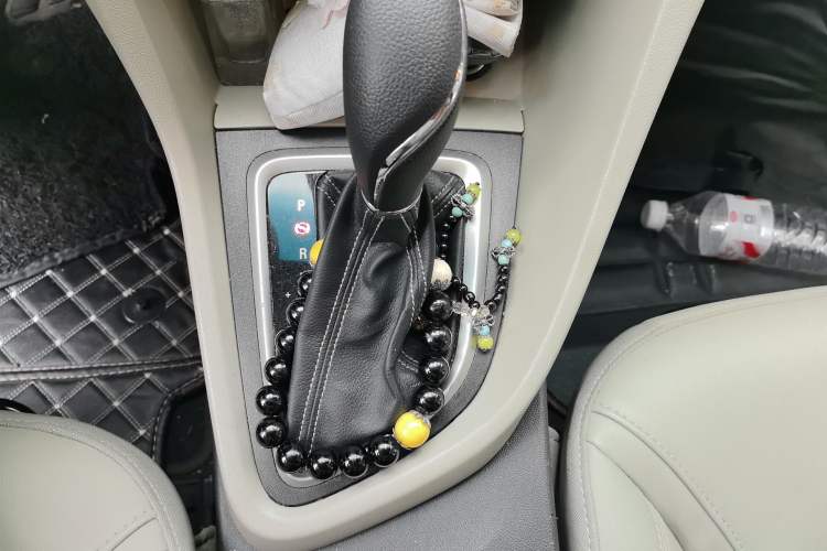 Used Buick GT 2017 15N Automatic Elite Version Gear Lever