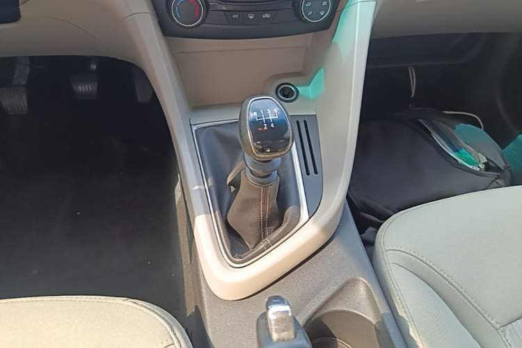 Used Buick GT 2017 15N Manual Entry-Level Trim Gear Lever
