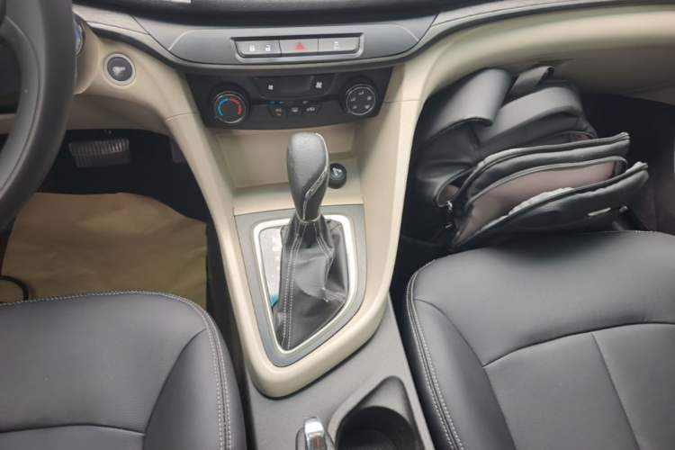 Used Buick GT 2017 15N Automatic Elite Version Gear Lever