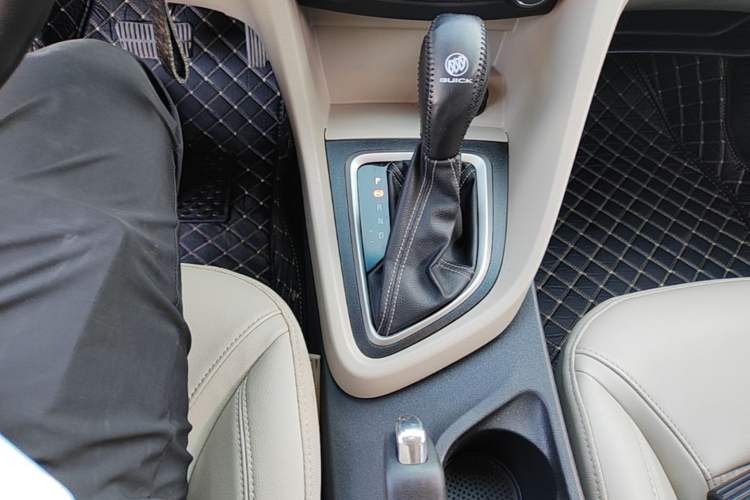 Used Buick GT 2017 15N Automatic Elite Version Gear Lever
