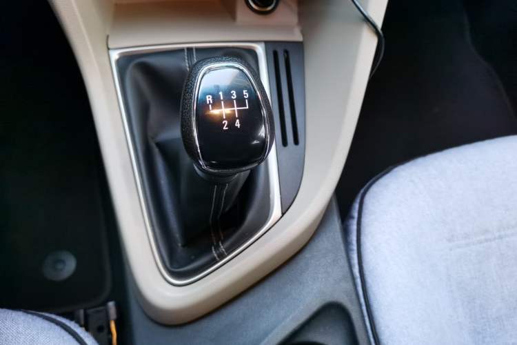 Used Buick GT 2017 15N Manual Entry-Level Trim Gear Lever