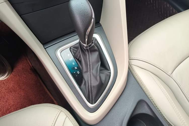 Used Buick GT 2017 15N Automatic Deluxe Edition Gear Lever