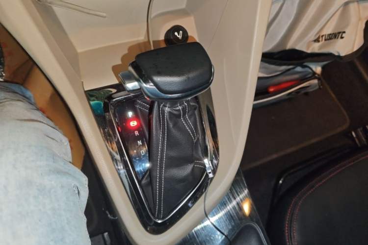 Used Buick GT 2017 15N Automatic Elite Version Gear Lever