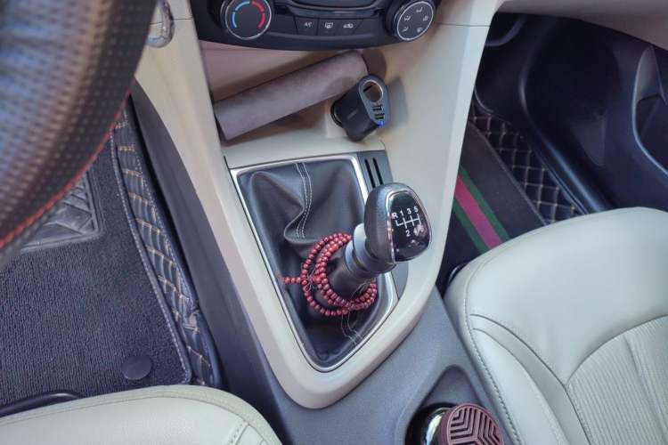 Used Buick GT 2017 15N Manual Elite Version Gear Lever