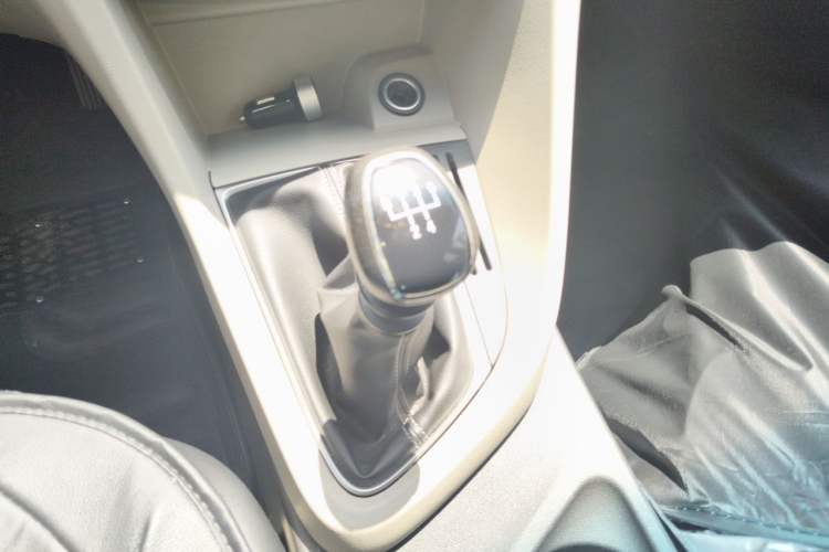 Used Buick GT 2017 15N Manual Elite Version Gear Lever
