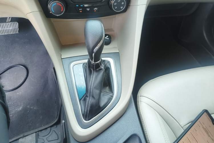 Used Buick GT 2017 15N Automatic Elite Version Gear Lever