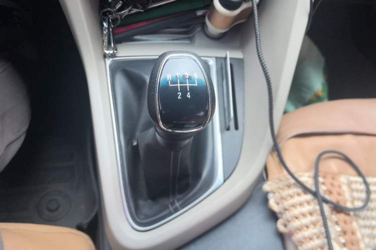 Used Buick GT 2017 15N Manual Entry-Level Trim Gear Lever