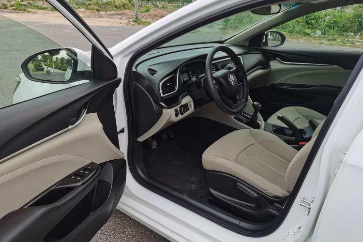 Used Buick GT 2017 15N Manual Entry-Level Trim Interior 1