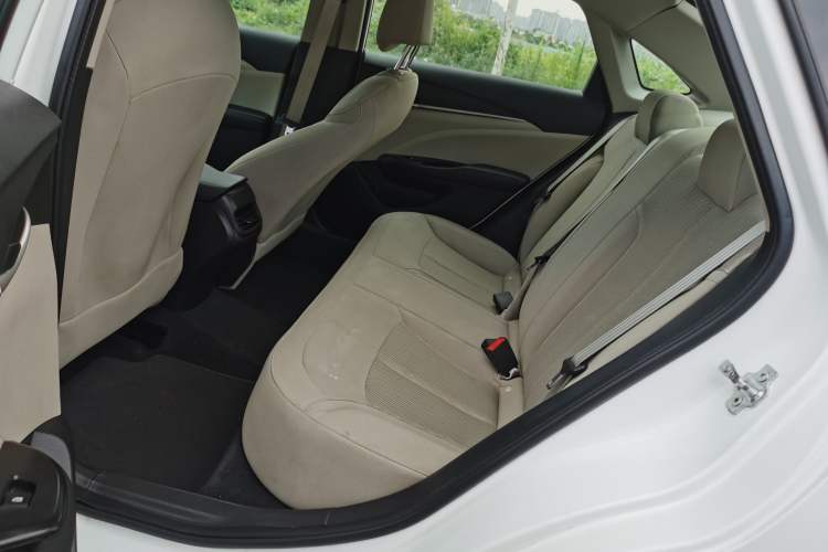 Used Buick GT 2017 15N Manual Entry-Level Trim Interior 2