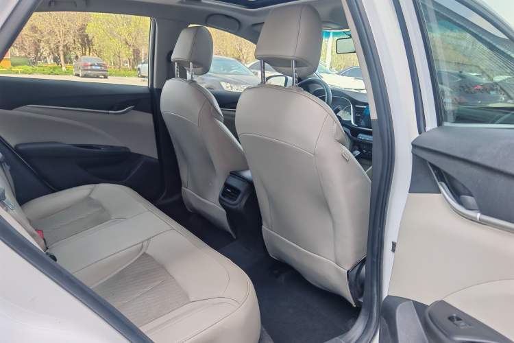 Used Buick GT 2017 15N Automatic Elite Version Interior 2