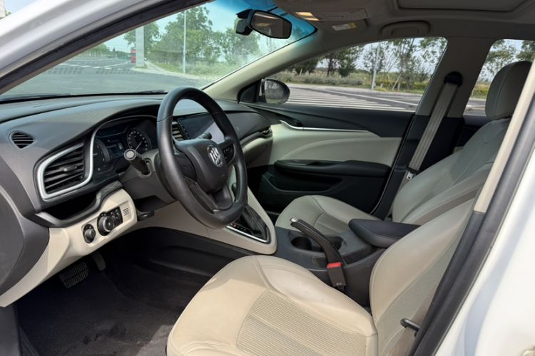 Used Buick GT 2017 15N Automatic Elite Version Interior 3