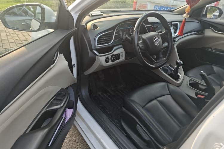 Used Buick GT 2017 15N Manual Entry-Level Trim Interior 3