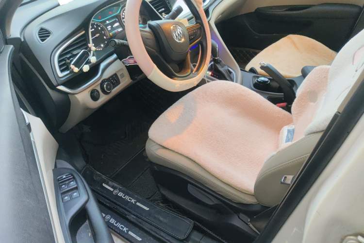Used Buick GT 2017 15N Automatic Elite Version Interior 3