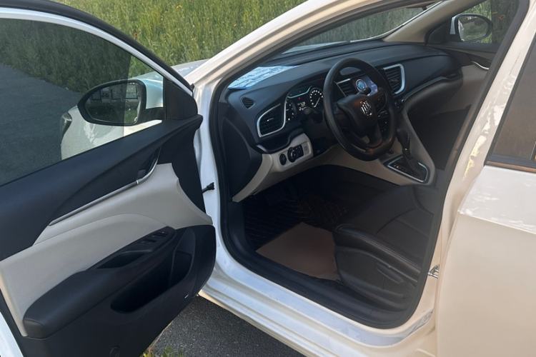 Used Buick GT 2017 15N Automatic Entry-Level Trim Interior 3