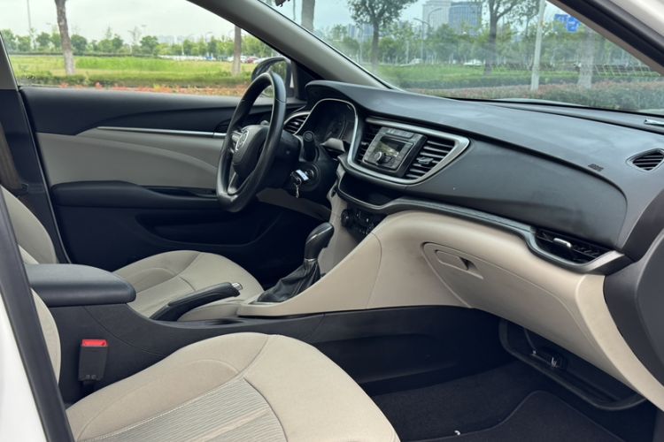 Used Buick GT 2017 15N Automatic Entry-Level Trim Interior 4