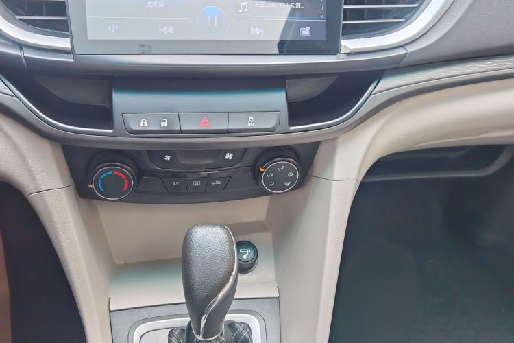 Used Buick GT 2017 15N Automatic Elite Version Interior 4