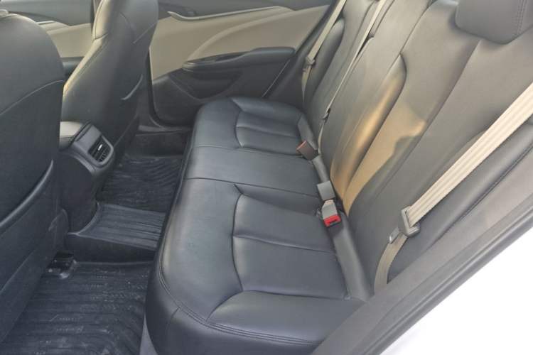 Used Buick GT 2017 15N Manual Entry-Level Trim Interior 4