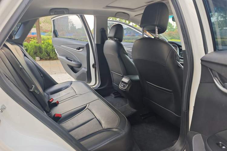 Used Buick GT 2017 15N Automatic Deluxe Edition Interior 5