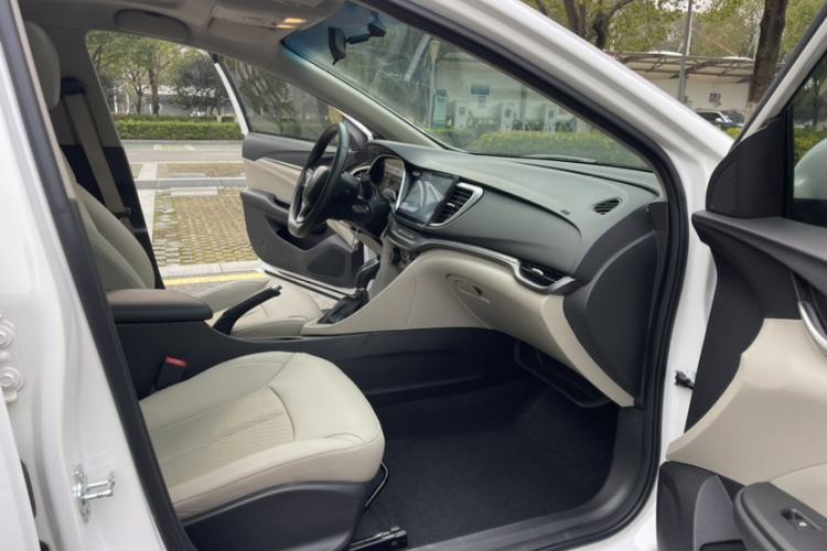 Used Buick GT 2017 15N Automatic Elite Version Interior 5