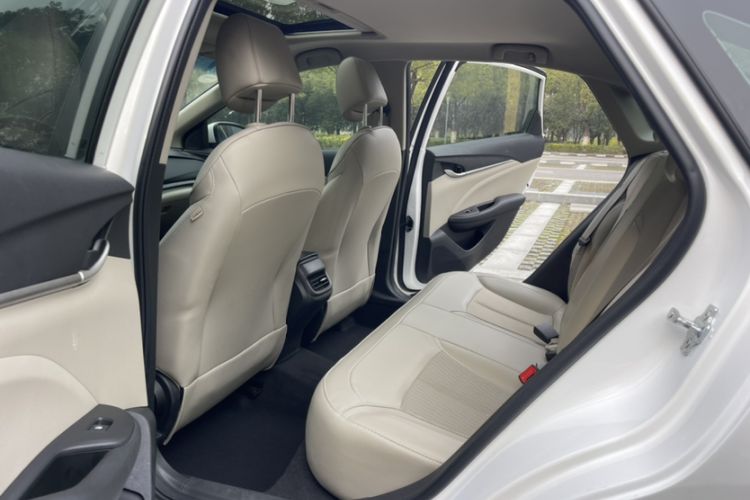 Used Buick GT 2017 15N Automatic Elite Version Interior 6