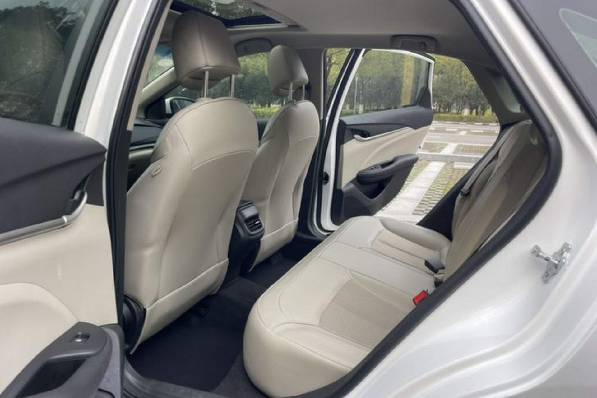 Used Buick GT 2017 15N Automatic Elite Version Interior 6