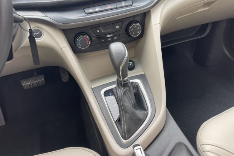 Used Buick GT 2017 15N Automatic Elite Version Interior 8
