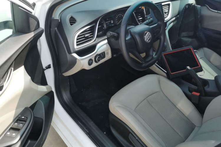 Used Buick GT 2017 15N Automatic Elite Version Left Front Seat