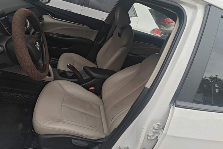 Used Buick GT 2017 15N Manual Elite Version Left Front Seat