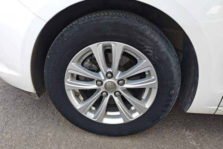 Used Buick GT 2017 15N Automatic Entry-Level Trim Left Front Wheel Hub