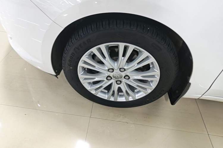 Used Buick GT 2017 15N Automatic Elite Version Left Front Wheel Hub