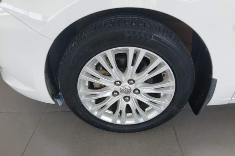 Used Buick GT 2017 15N Automatic Elite Version Left Front Wheel Hub