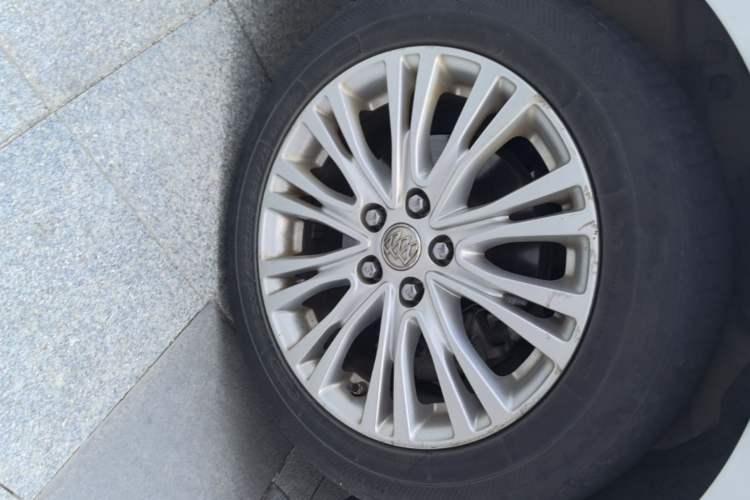 Used Buick GT 2017 15N Automatic Elite Version Left Front Wheel Hub