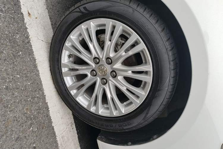 Used Buick GT 2017 15N Automatic Elite Version Left Front Wheel Hub