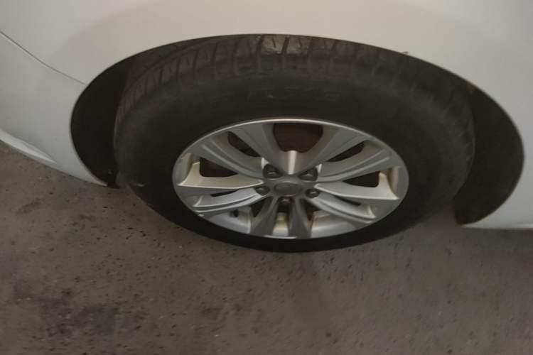 Used Buick GT 2017 15N Automatic Entry-Level Trim Left Front Wheel Hub