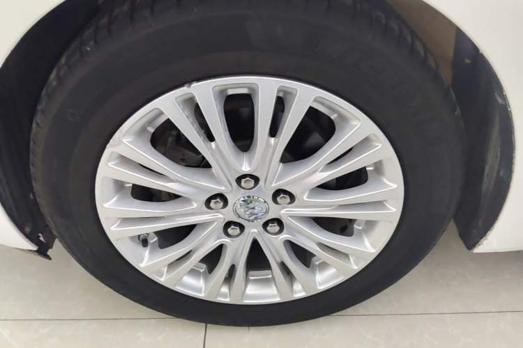 Used Buick GT 2017 15N Automatic Elite Version Left Front Wheel Hub