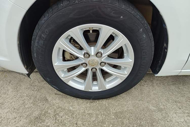 Used Buick GT 2017 15N Automatic Entry-Level Trim Left Front Wheel Hub