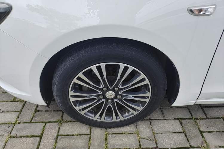 Used Buick GT 2017 15N Automatic Deluxe Edition Left Front Wheel Hub