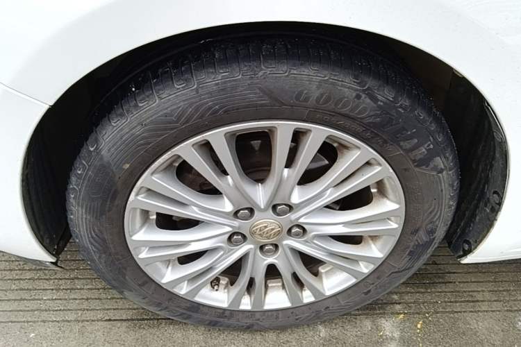 Used Buick GT 2017 15N Automatic Elite Version Left Front Wheel Hub