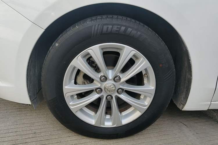 Used Buick GT 2017 15N Automatic Entry-Level Trim Left Front Wheel Hub