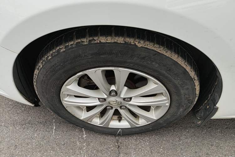 Used Buick GT 2017 15N Automatic Entry-Level Trim Left Front Wheel Hub