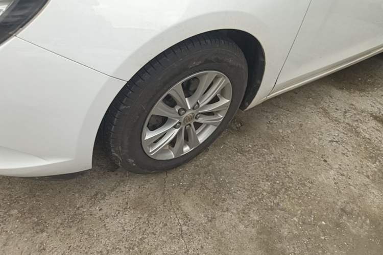 Used Buick GT 2017 15N Automatic Entry-Level Trim Left Front Wheel Hub