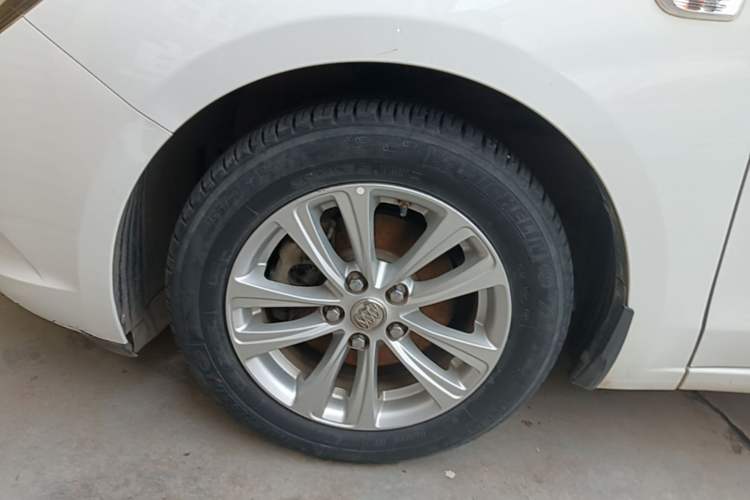 Used Buick GT 2017 15N Manual Entry-Level Trim Left Front Wheel Hub