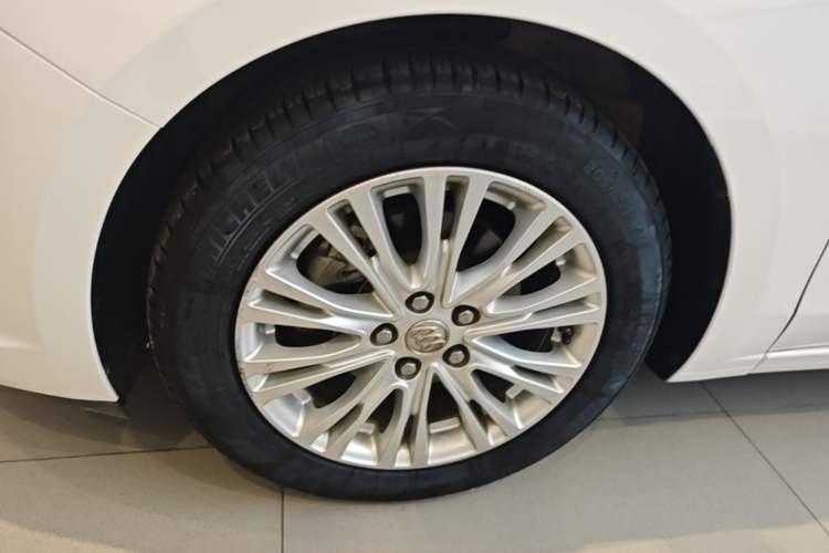 Used Buick GT 2017 15N Automatic Elite Version Left Front Wheel Hub