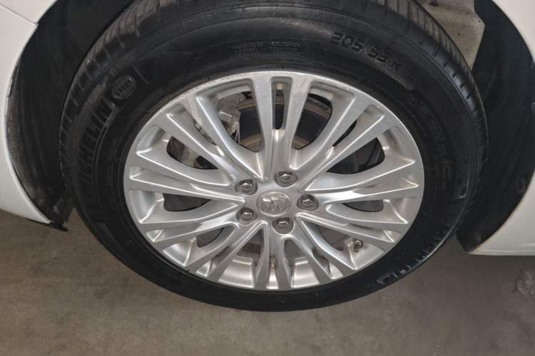 Used Buick GT 2017 15N Automatic Elite Version Left Front Wheel Hub