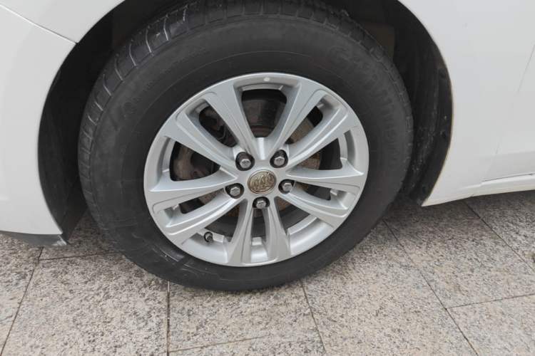 Used Buick GT 2017 15N Automatic Entry-Level Trim Left Front Wheel Hub