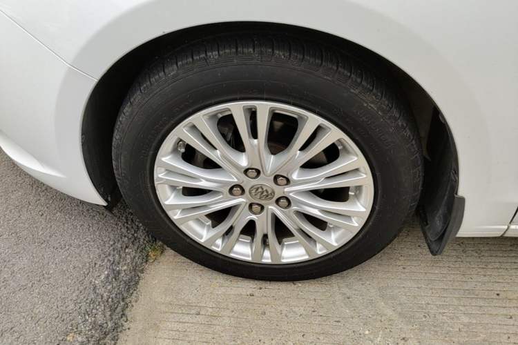 Used Buick GT 2017 15N Automatic Elite Version Left Front Wheel Hub